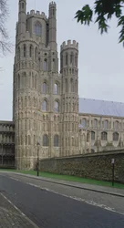 Oktagon-Turm, von Süden, erbaut 1322