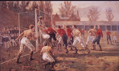 Schüler einer öffentlichen Schule spielen Fußball