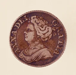 Silberner englischer Groschen, Regierungszeit von Königin Anne Stuart (Anne von Großbritannien) (1665-1714) 1712. Durchmesser 2,5 cm, Neapel, Archäologisches Museum