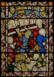 Das Ostfenster, das das Begräbnis der Jungfrau Maria und das Umstürzen des Sarges (der Junge aus Bourges) darstellt