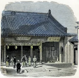 Der Eingang zum Palast des Chung-Wang in Suzhou, China. 1864