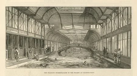 Das schwimmende Schwimmbad in der Themse bei Charing Cross