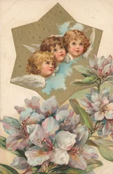 Drei Putten in einem mit Blumen verzierten Bild