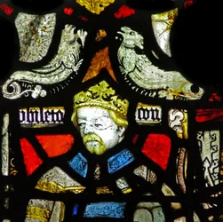 Fenster SaE, Darstellung einer zusammengesetzten Figur eines Königs und eines Erzbischofs; Grotesken