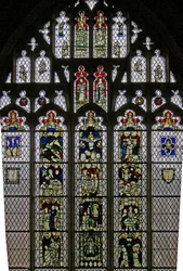Fenster Ww zeigt Fragmente und Tafeln, wieder zusammengesetzt von Eric Milner-White 1955-57