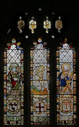 Fenster n3 mit Darstellung von St. Patrick, St. Georg, St. Andreas