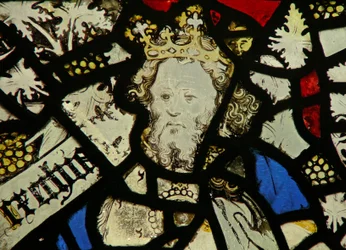 Fenster S4 mit einem König am Jessebaum