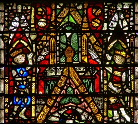 Fenster w42 mit Baldachin und königlichen Seitenfiguren
