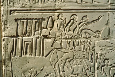 Relief der Schlacht von Kadesch mit Soldaten des Pharao Ramses II gegen Hethiter von König Muwatalli