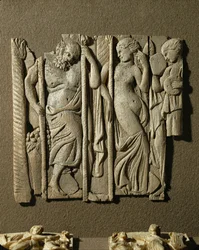 Thiasos, ein bacchantischer Umzug mit Silen und tanzenden Mänaden