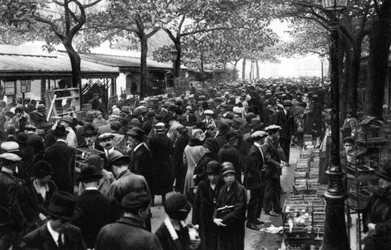 Gesamtansicht des Vogelmarktes, Paris, 1931