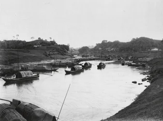 Tzeliutsing, Szechuan, Salzboote im Industriegebiet der Salzbrunnen