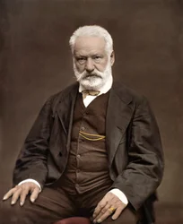 Porträt von Victor Hugo (1802-1885), französischer Schriftsteller und Dichter, Kolorierung einer Fotografie von Etienne Carjat (1828-1906) - Victor Hugo (1802-1885). Englischer Schriftsteller und Dichter. ca. 1870. Kolorierte Fotografie.