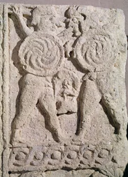 Grabstein mit zwei Kriegern (Detail)
