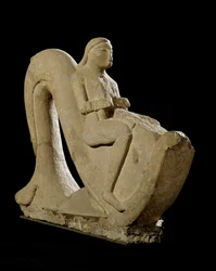 Etruskische Zivilisation: Junger Mann auf einem Delfin. Steinskulptur, 550 v. Chr. Höhe 82 cm. Rom, Museo Nazionale di Villa Giulia