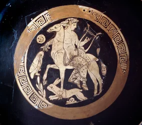 Kylix mit Darstellung von Apollon auf einem Maultier, Terrakotta, 4. Jahrhundert v. Chr.