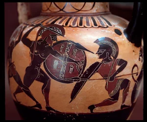 Terrakotta-Amphora mit Darstellung eines Duells zwischen zwei Soldaten, 520-500 v. Chr.