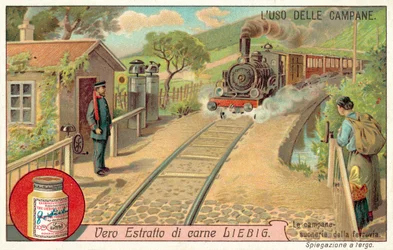 Glocken zur Warnung vor herannahenden Zügen an einem Bahnübergang