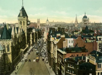 Blick von St. Clement Danes auf die Gerichte