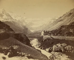 Fluss durch Bergtal