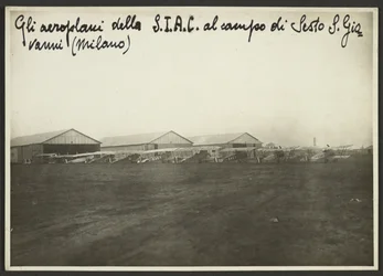 Die Flugzeuge der S.I.A.C. auf dem Feld von Sesto S. Giovanni (Mailand)