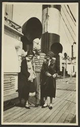 Mann und Frau auf Schiff