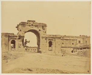 Tor zum Residency, allgemein bekannt als Bailee Guard Gate, gehalten von Lieutenant-Colonel R.H.M. Aitken, der 13. Bengal Native Infantry