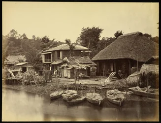 Japanisches Häuschen am Bach Yokohama