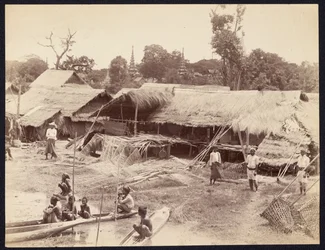 Einheimisches Dorf am Irrawaddy-Fluss