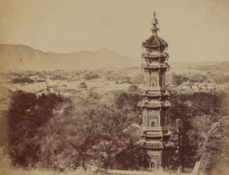 Ansicht des Sommerpalastes Yuen Min Yuen, Peking, mit der Pagode vor dem Brand, Oktober 1860