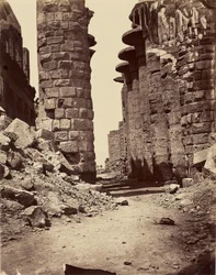Zentrale Allee der Hypostylhalle, von Osten aufgenommen (Karnak) - Theben