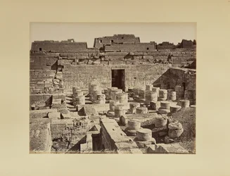 Médinet-Abou. Hypostylhalle des großen Tempels (Ägypten)