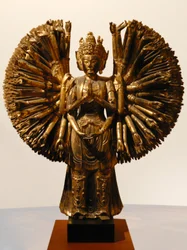 Bodhisattva Avalokitesvara (Guanyin), China, Fünf Dynastien, 907-960 (Glanz und goldenes Holz)