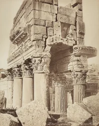 Detail des Pronaos des Bacchustempels in der archäologischen Zone von Heliopolis oder Baalbek, antike syrische Stadt, heute Libanon