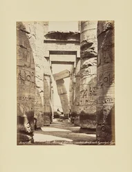 Karnak. Geneigte Säule in der Hypostylhalle, Ägypten