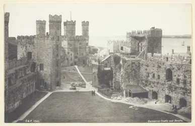 Carnavon Castle und Straights