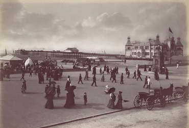Rhyl. Der Pavillon und Pier, 1870er