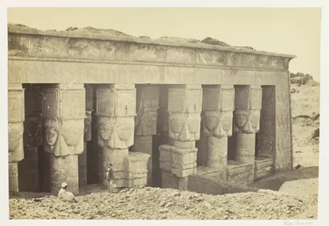 Portikus des Tempels von Dendera
