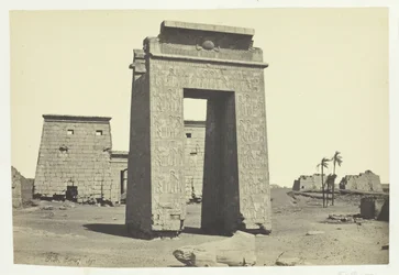 Skulpturiertes Tor, Karnak, 1857