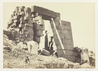 Der Granitpylon, Theben
