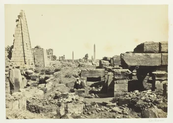 Ansicht von Karnak, vom Granitpylon, 1857