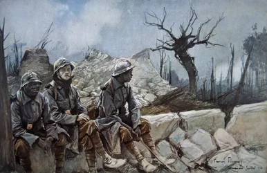 Französische Truppen ruhen sich in den Ruinen einer Kirche in Dompierre aus