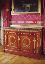 Kommode im Ersten Empire-Stil, 1804-15 (Akazie, Marmor und vergoldete Bronze)
