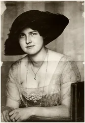 Maria mit einem dunklen Hut, 1915