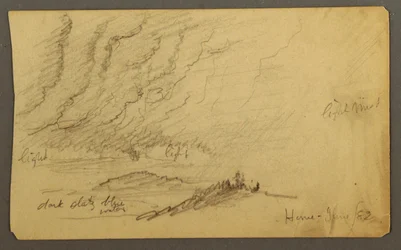 Nebel über Fluss und Hügeln