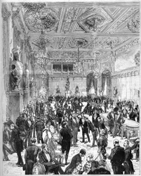Einweihung des Hôtel de Ville de Paris am 14. Juli 1882, wiederaufgebaut nach dem Brand von 1871: Blick auf den Stadtratssaal bei der Ankunft von Präsident Jules Grévy (1807-1891). Gravur von De Haenen und Dosso in „Die illustrierte Welt“ Nr. 1321 vom 22. 