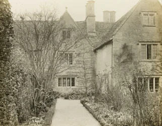 Kelmscott Manor: Die Gartenseite