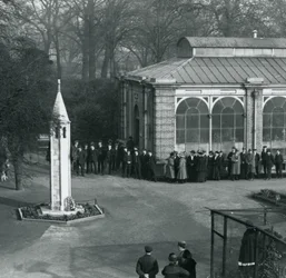 Waffenstillstandstag am Kriegerdenkmal, London Zoo, 11. November 1923