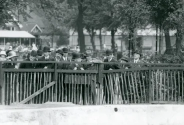 Der König von Italien, Viktor Emanuel III., besucht den London Zoo im Jahr 1924
