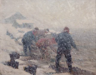 Fischer ziehen das Netz in einem Schneesturm